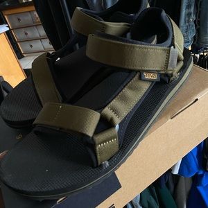 Light use Teva Sandles